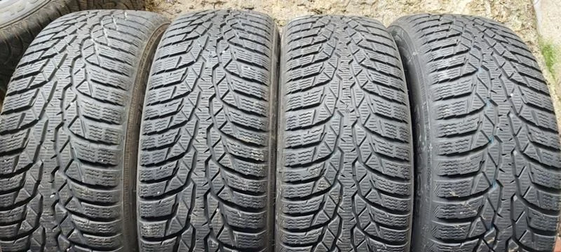 Гуми Зимни 215/65R16, снимка 1 - Гуми и джанти - 34696718