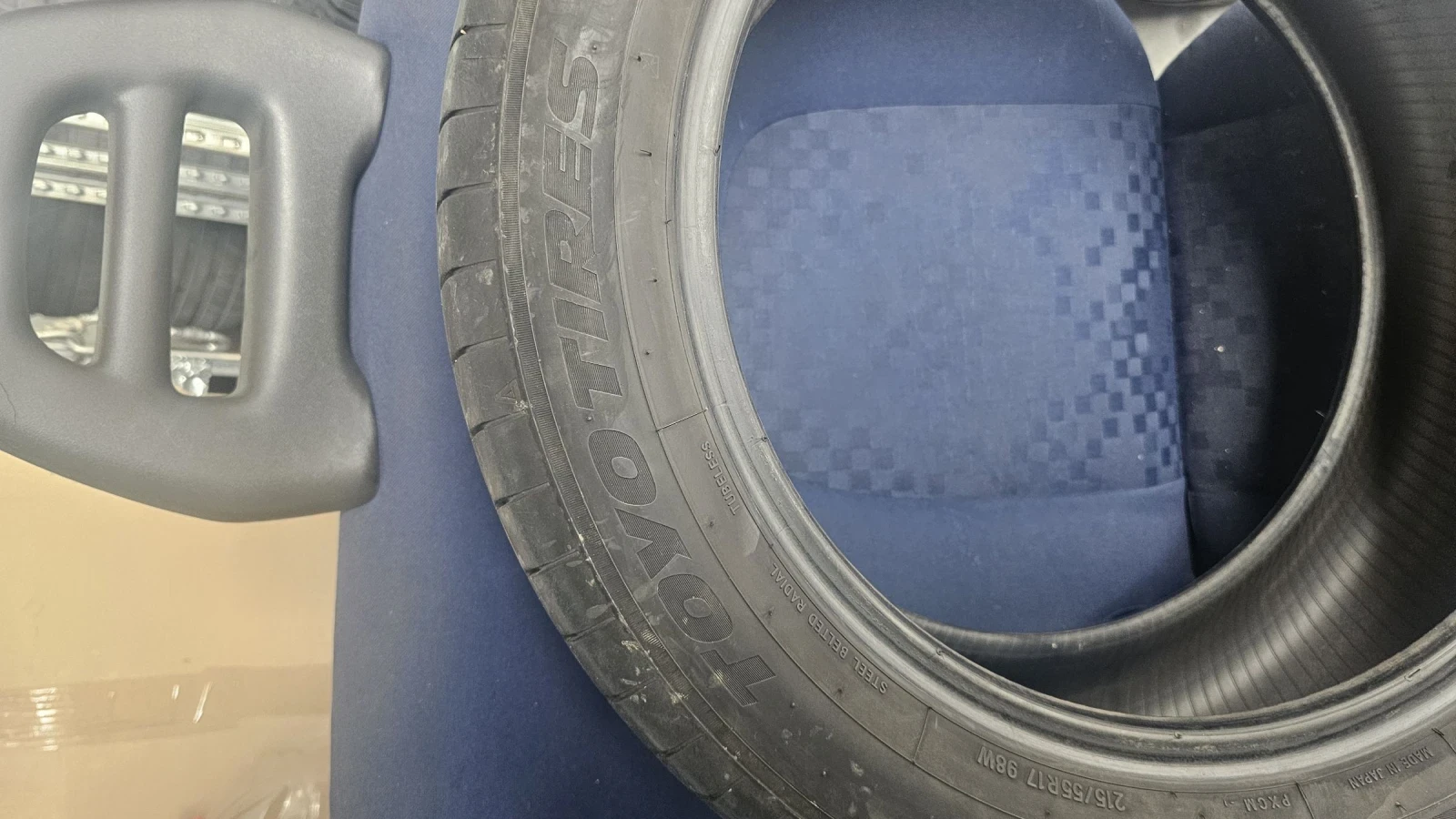 Гуми Летни 215/55R17, снимка 2 - Гуми и джанти - 54879075