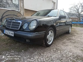 Mercedes-Benz 240 Газ - бензин, снимка 2