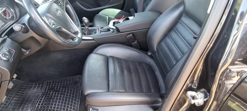 Opel Insignia Opel Insignia Sports Tourer 1.6 CDTI, снимка 10 - Автомобили и джипове - 52284858