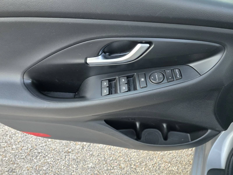 Hyundai I30 1.6 CRDi Джанти| Камера| Андроид Ауто, снимка 9 - Автомобили и джипове - 52829537