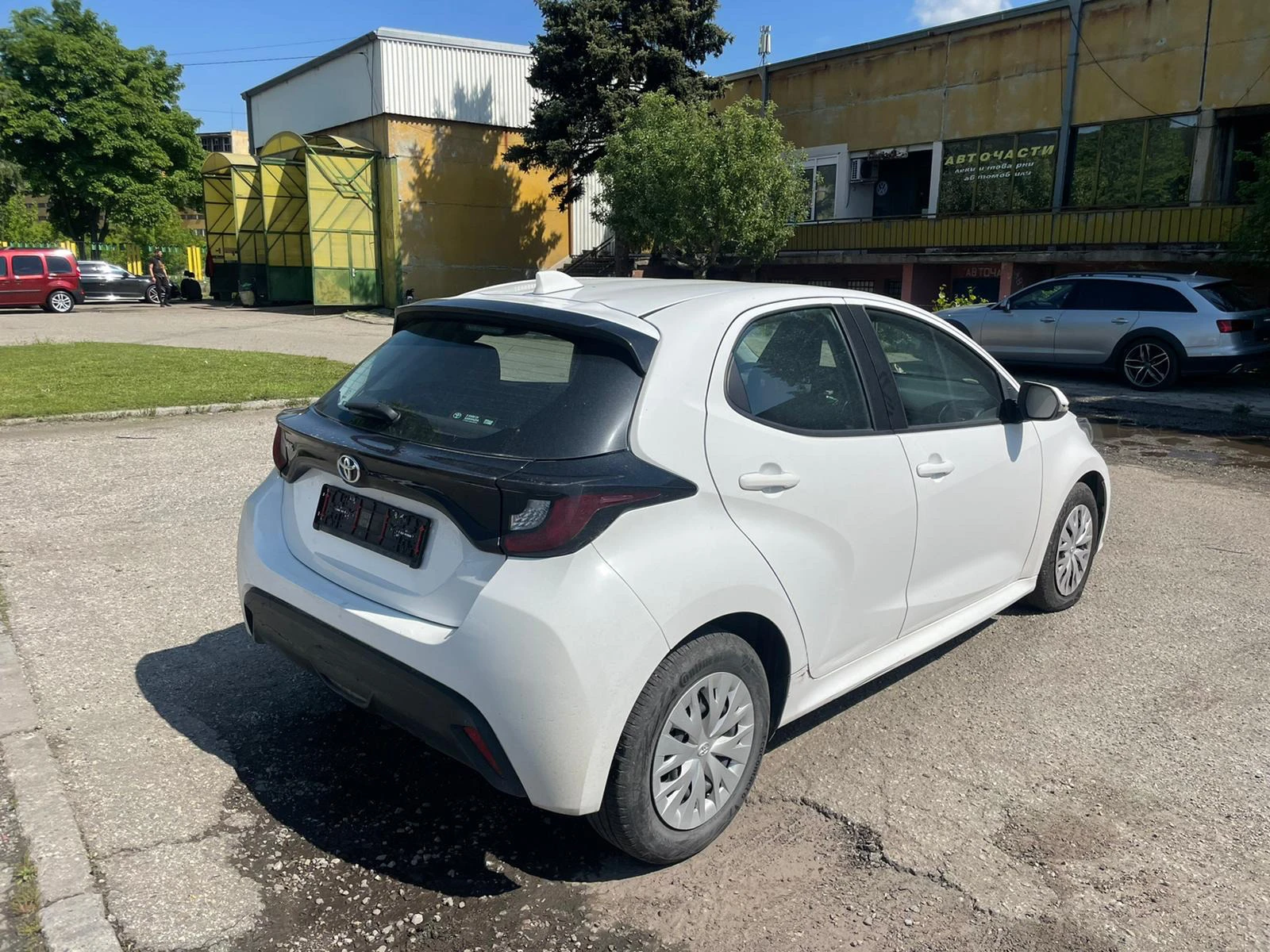 Toyota Yaris 1.0 - изображение 3