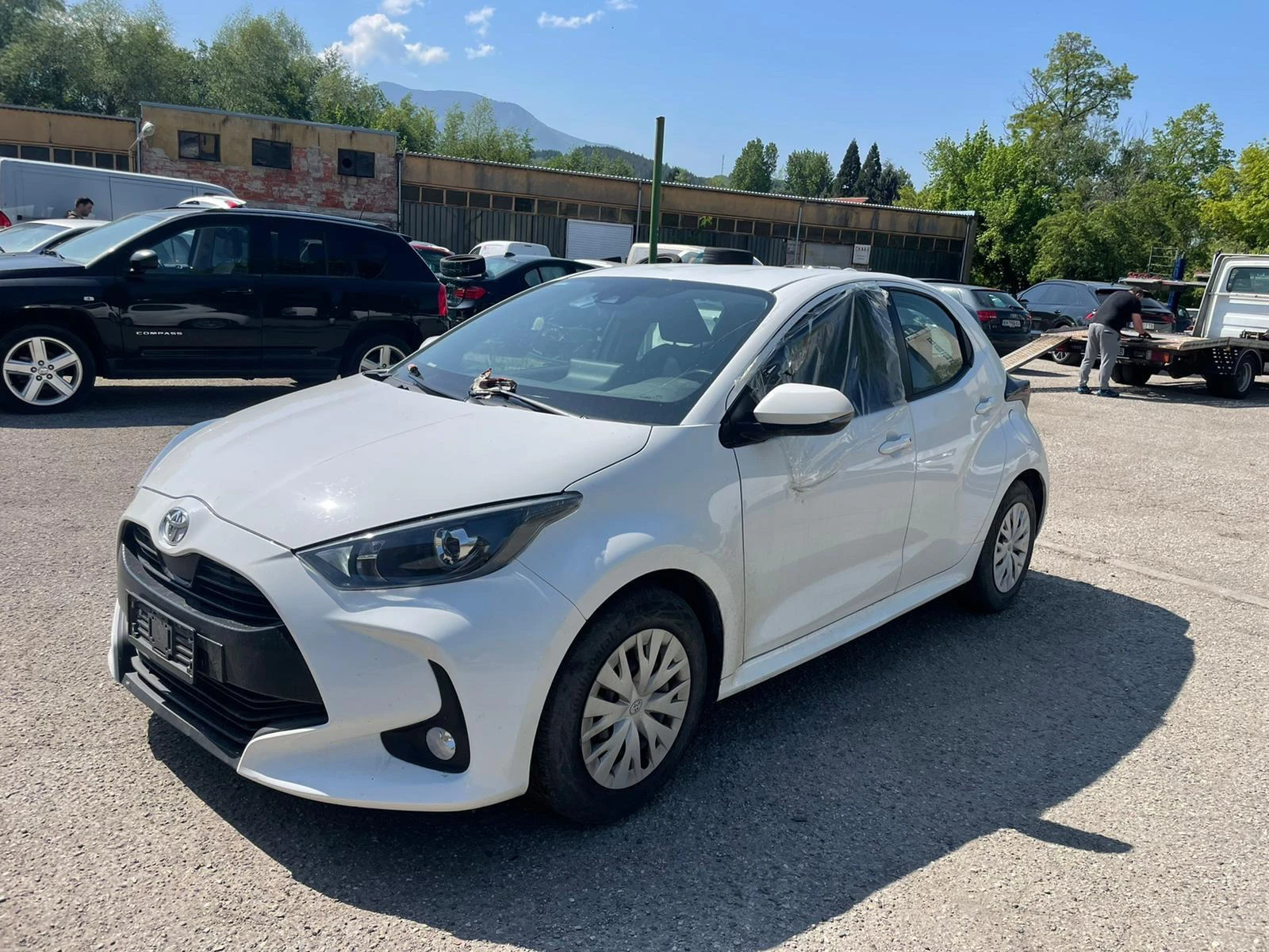 Toyota Yaris 1.0 - изображение 2