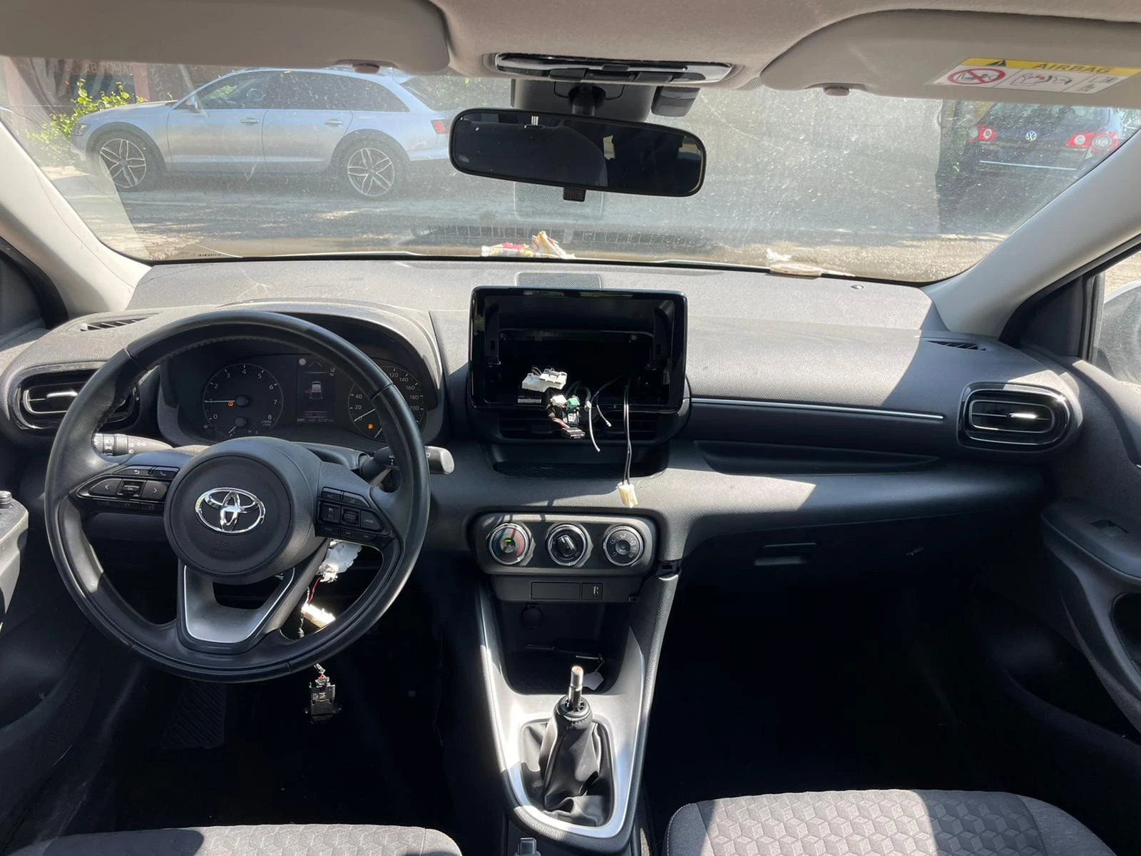 Toyota Yaris 1.0 - изображение 7