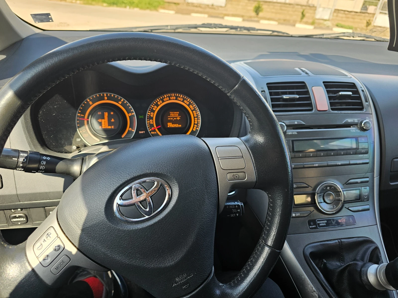 Toyota Auris  - изображение 7