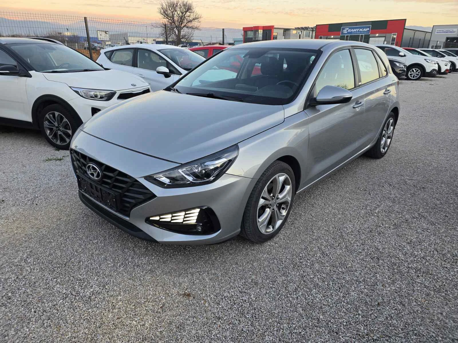Hyundai I30 1.6 CRDi Джанти| Камера| Андроид Ауто - изображение 2