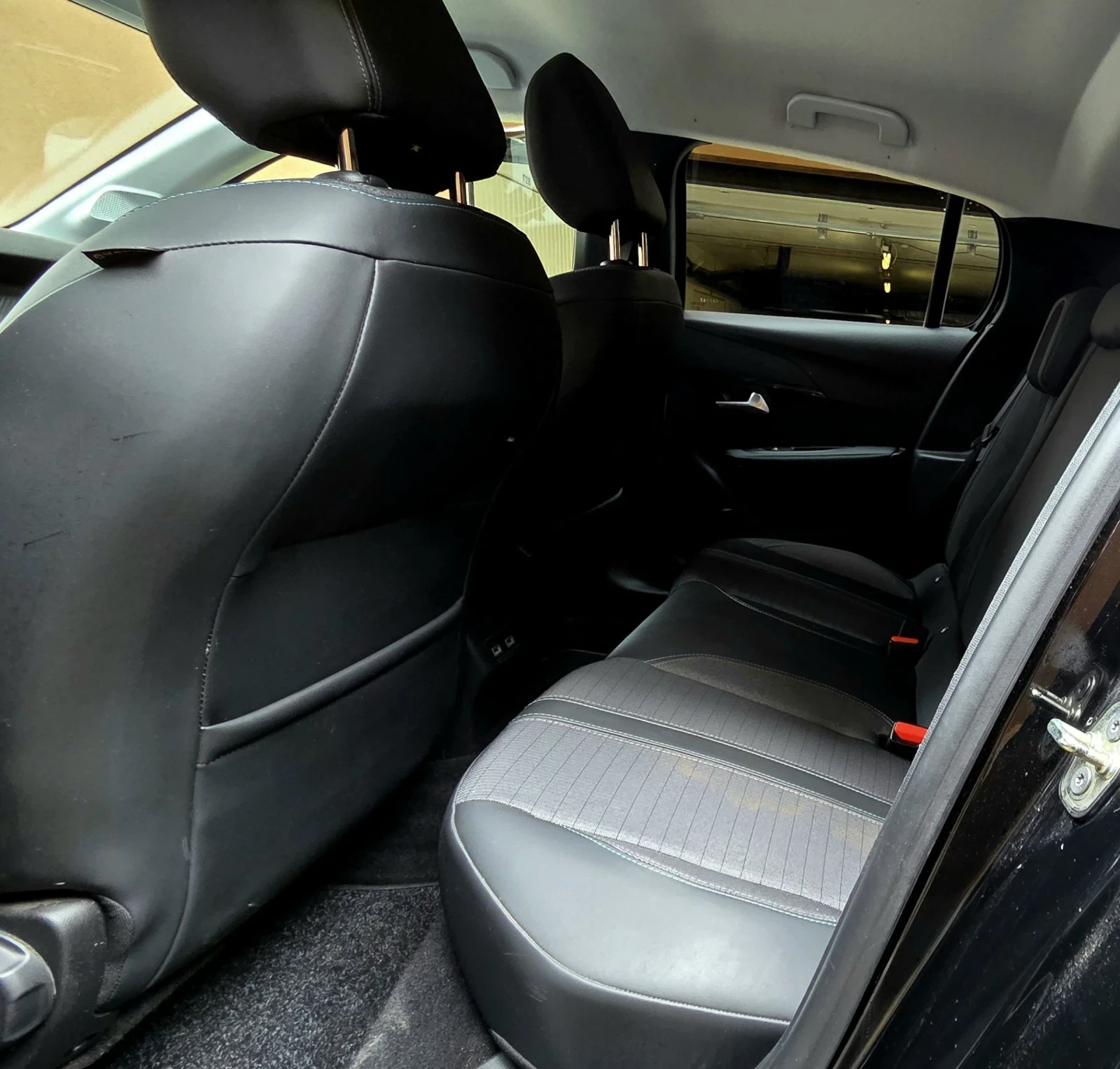 Peugeot 208 ГАРАНЦИОНЕН/ЗАВЕРЕНА СЕРВИЗНА КНИЖКА - изображение 9