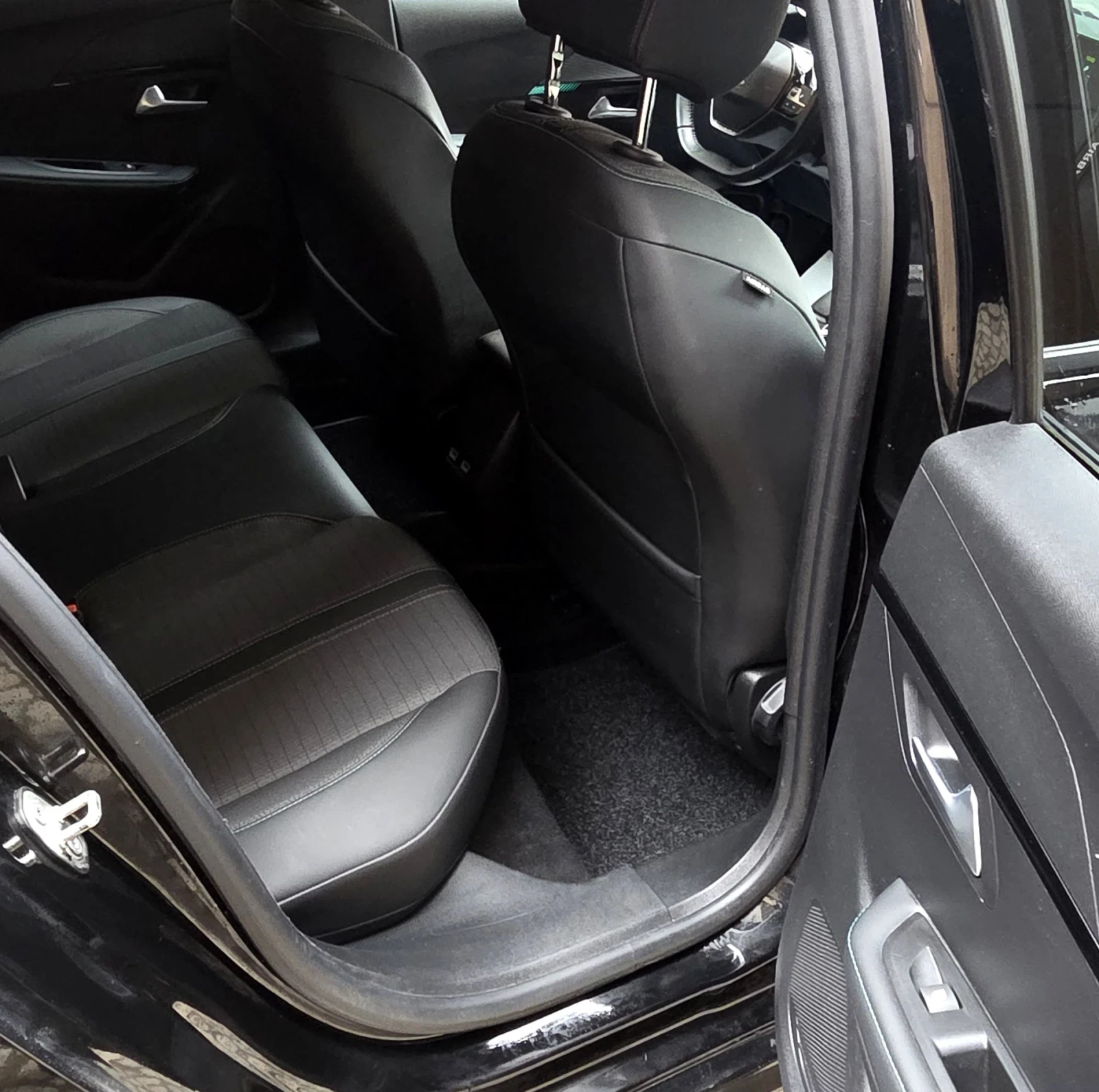 Peugeot 208 ГАРАНЦИОНЕН/ЗАВЕРЕНА СЕРВИЗНА КНИЖКА - изображение 10