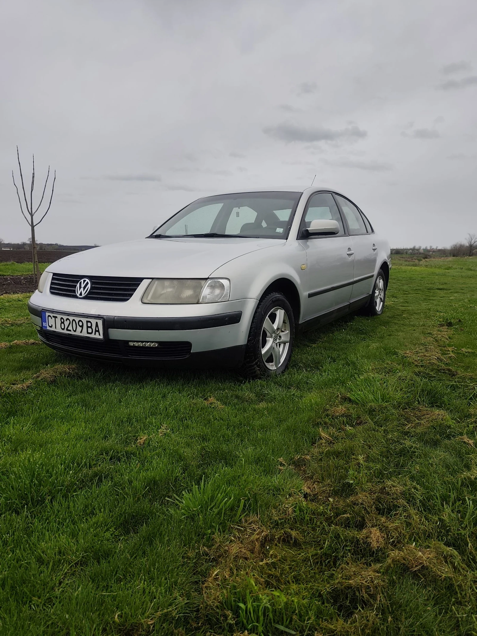 VW Passat, снимка 12 - Автомобили и джипове - 54020389