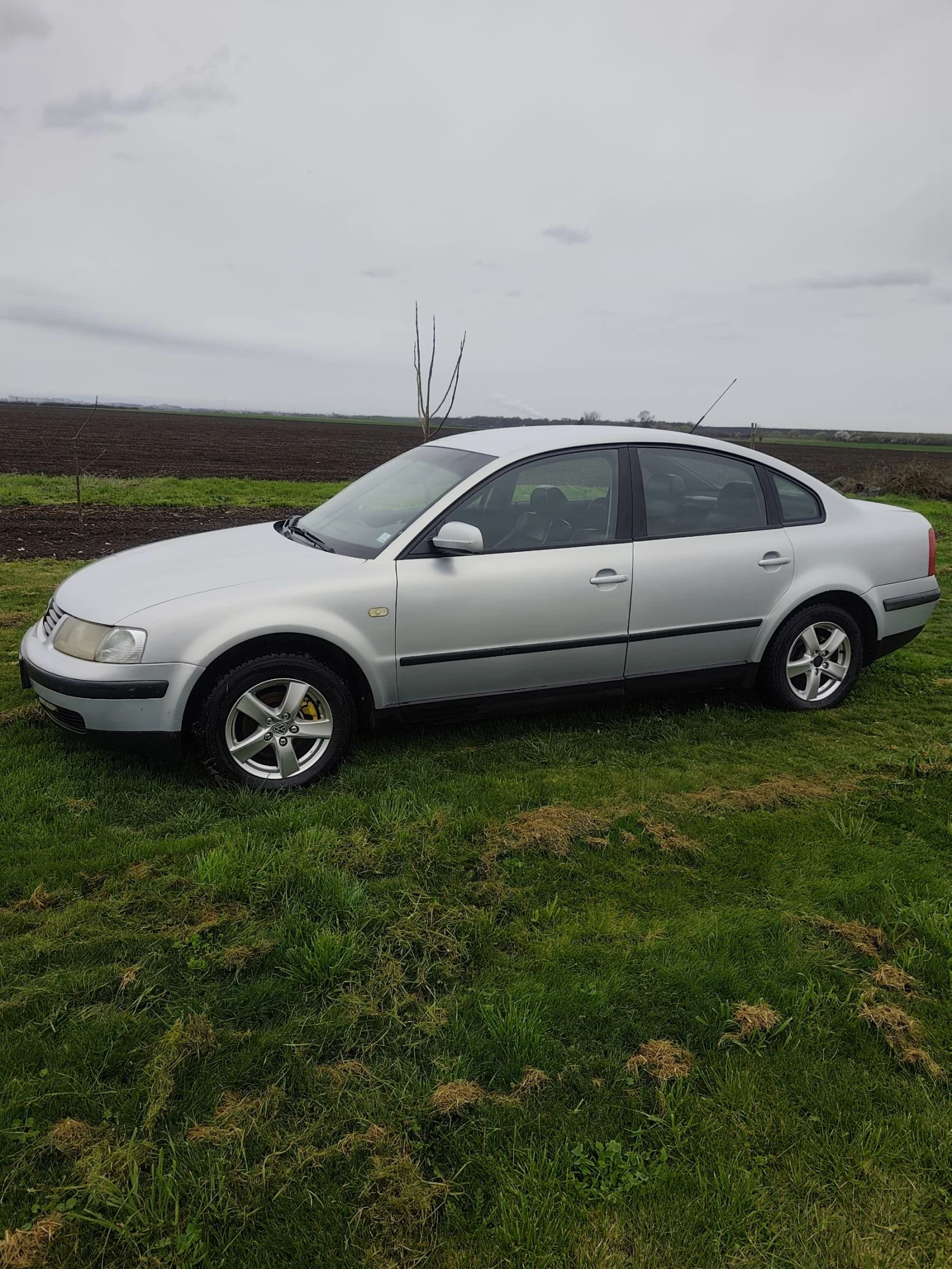 VW Passat, снимка 17 - Автомобили и джипове - 54020389