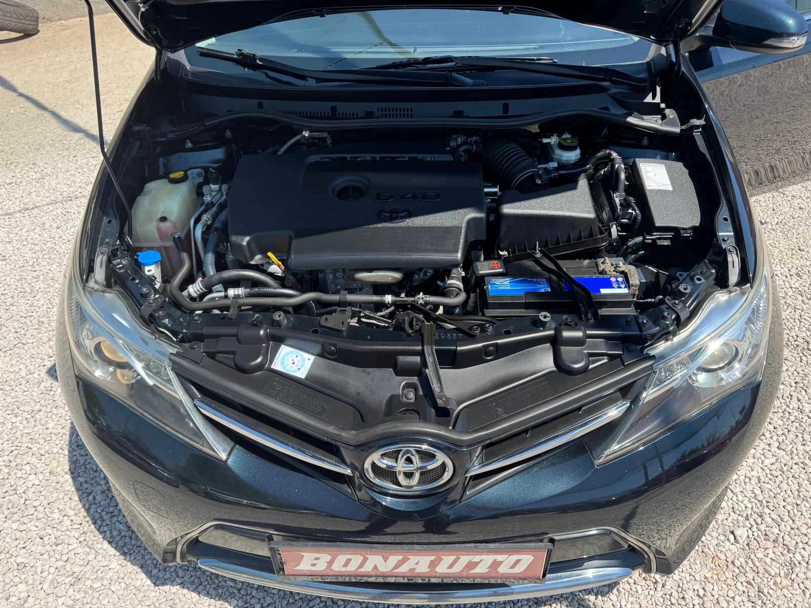 Toyota Auris 2.0DID-124кс, снимка 7 - Автомобили и джипове - 54440823