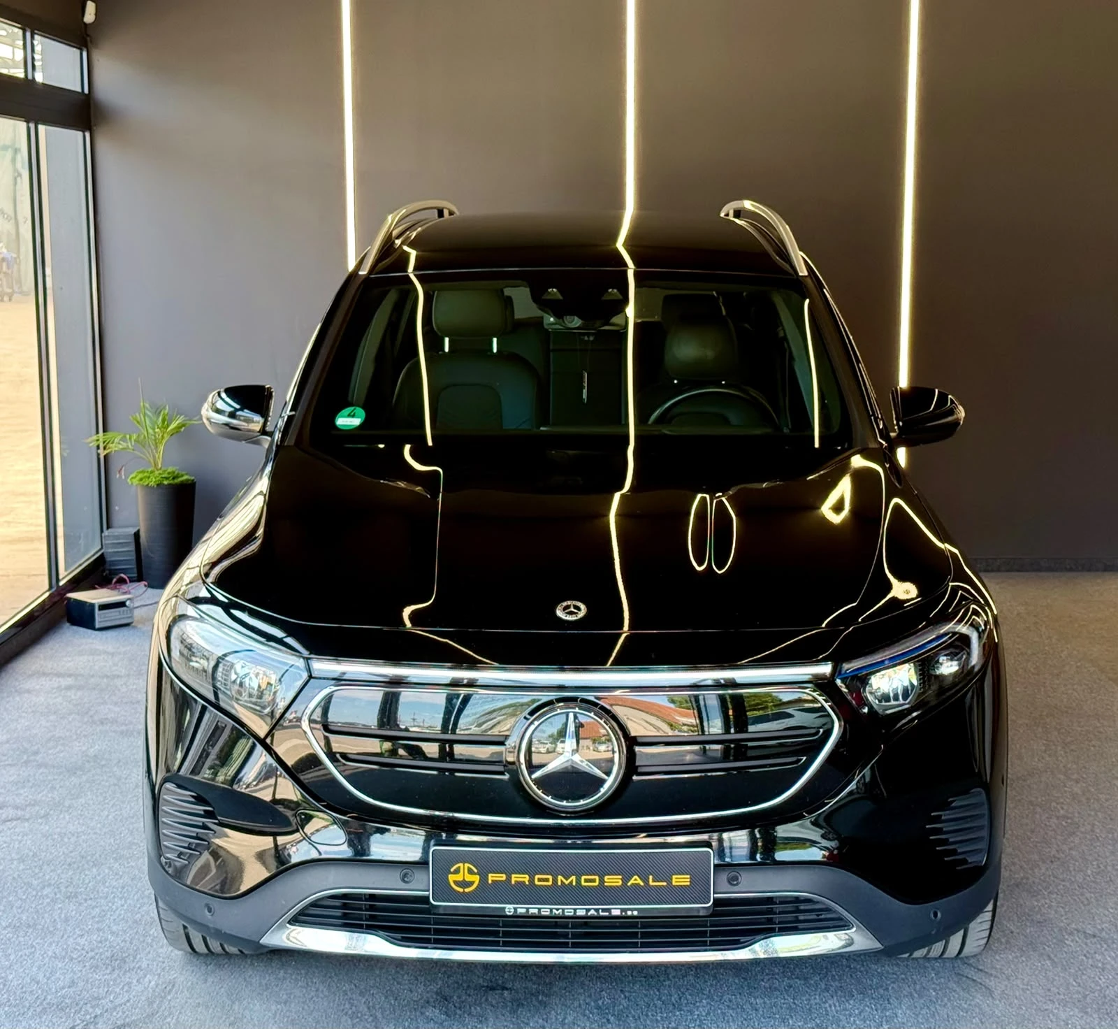 Mercedes-Benz EQB AMG* 7 МЕСТЕН* ГАРАНЦИЯ* ОБСЛУЖЕН* ЛИЗИНГ, снимка 2 - Автомобили и джипове - 55315370
