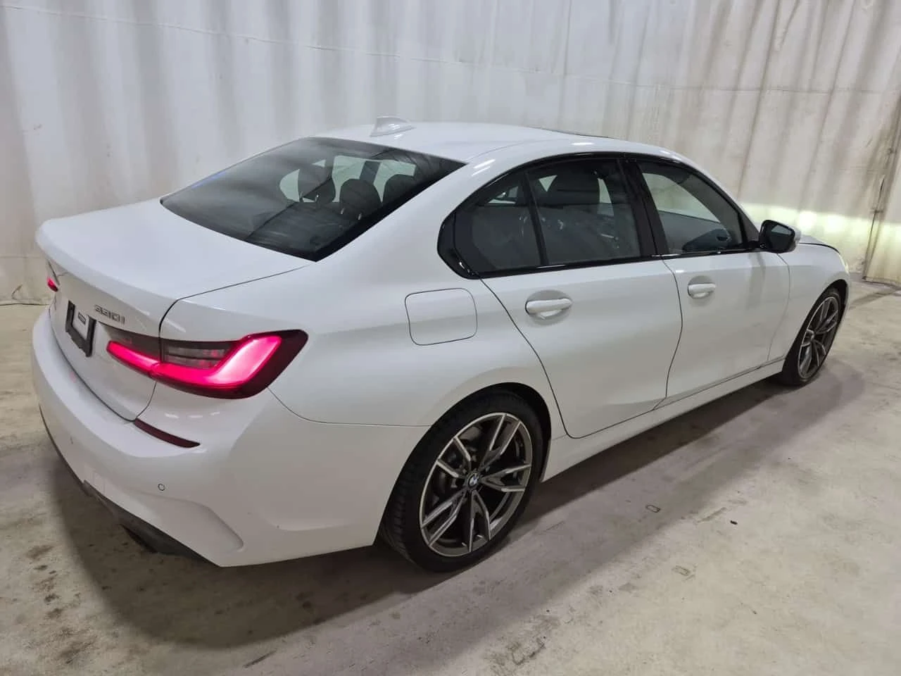 BMW 330 * 330I XDRIVE * АВТОКРЕДИТ БЕЗ ПЪРВОНАЧАЛНА ВНОСКА, снимка 3 - Автомобили и джипове - 55719504