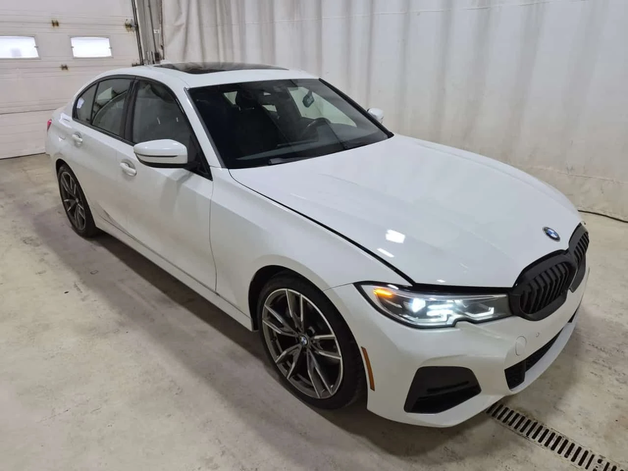 BMW 330 * 330I XDRIVE * АВТОКРЕДИТ БЕЗ ПЪРВОНАЧАЛНА ВНОСКА, снимка 2 - Автомобили и джипове - 55719504