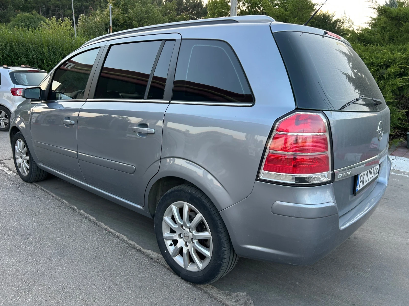 Opel Zafira 1.6 МЕТАН, снимка 3 - Автомобили и джипове - 55835567