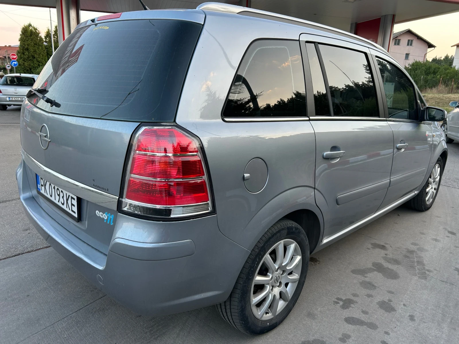 Opel Zafira 1.6 МЕТАН, снимка 4 - Автомобили и джипове - 55835567