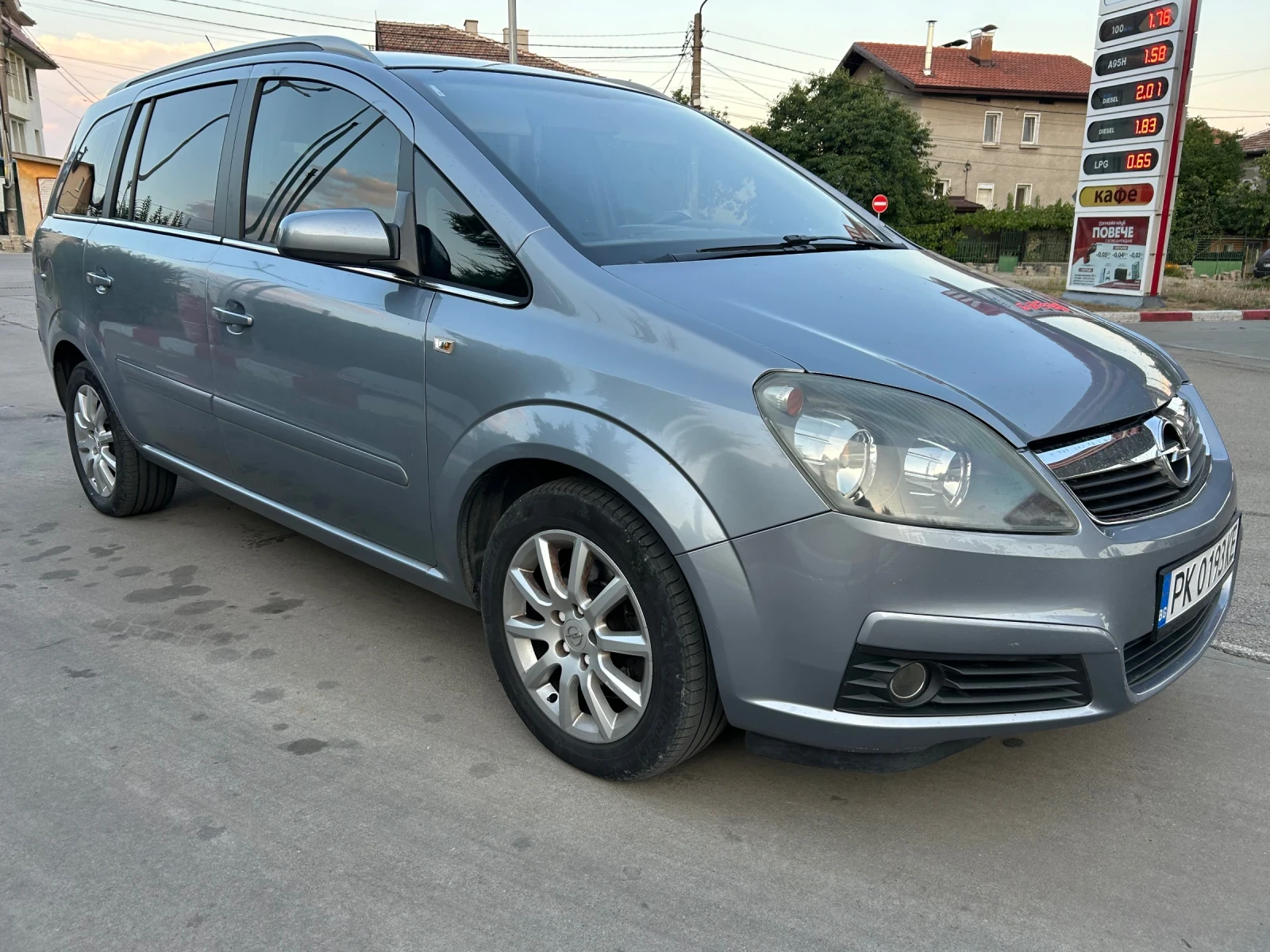 Opel Zafira 1.6 МЕТАН, снимка 2 - Автомобили и джипове - 55835567