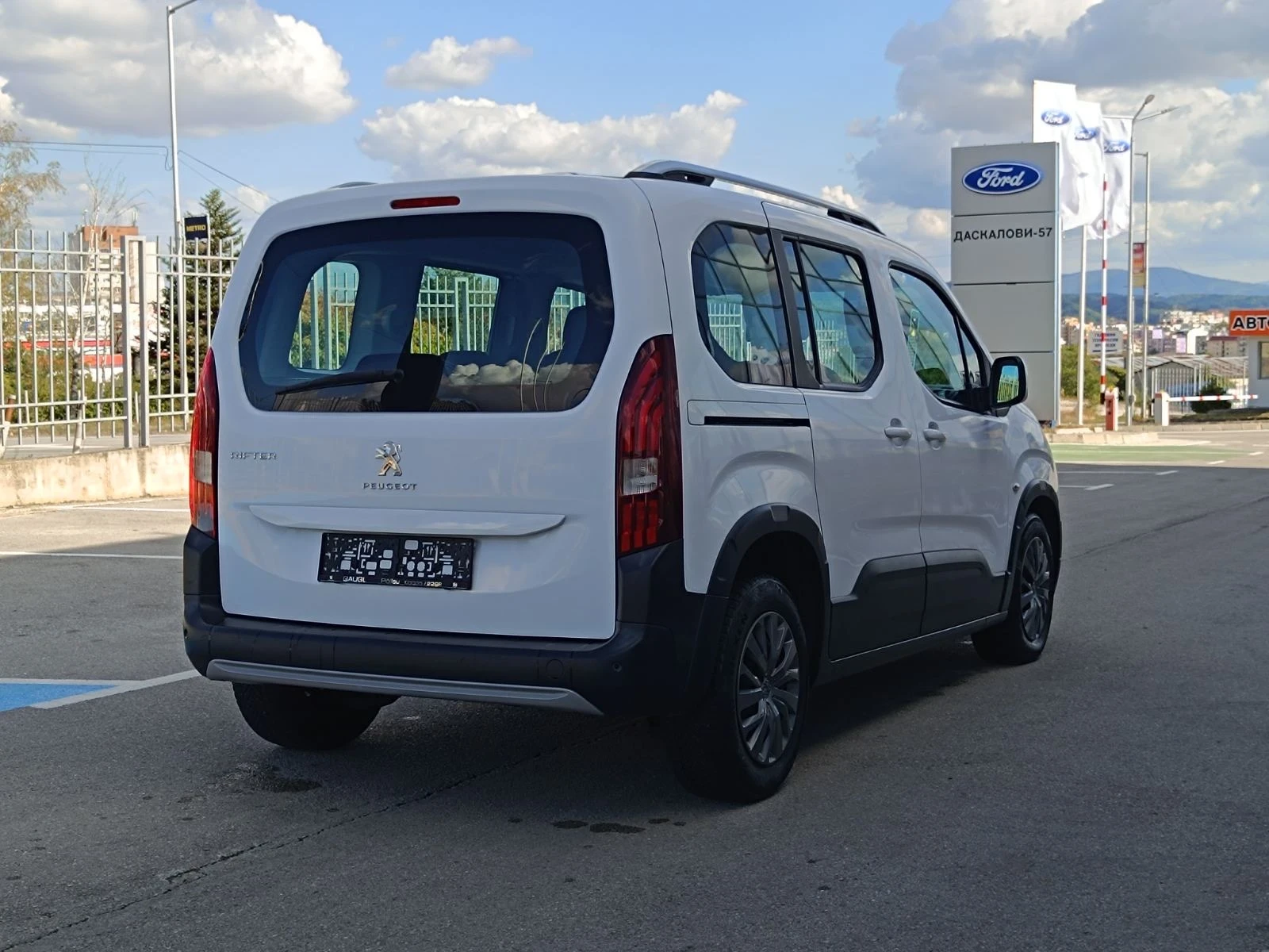 Peugeot Rifter, снимка 4 - Автомобили и джипове - 56246170