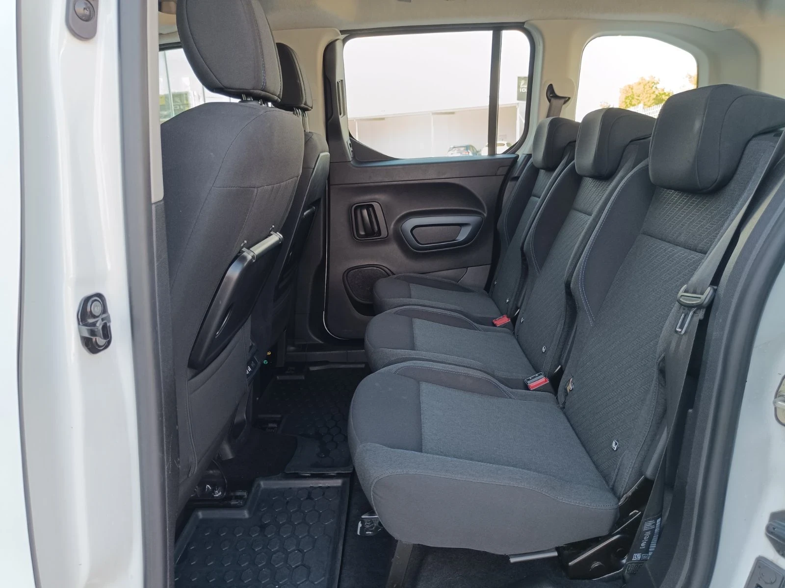Peugeot Rifter, снимка 14 - Автомобили и джипове - 56246170