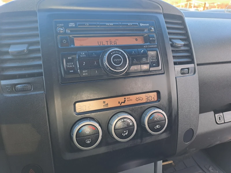 Nissan Navara 2.5 DCI, снимка 11 - Автомобили и джипове - 48104031