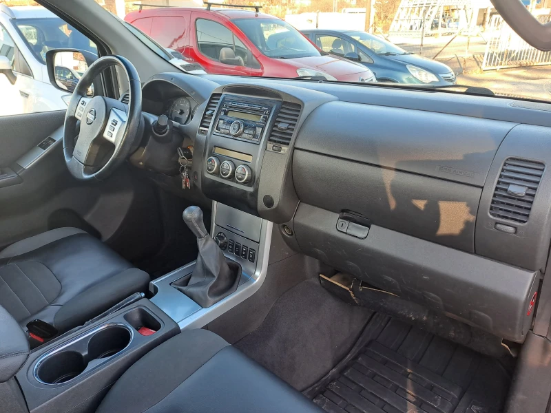 Nissan Navara 2.5 DCI, снимка 9 - Автомобили и джипове - 48104031