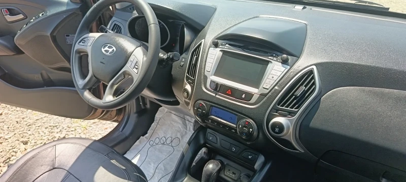 Hyundai IX35 2.0 * 4х4 * Автомат * Панорама * Кожа * Подгрев 4б, снимка 10 - Автомобили и джипове - 50633486