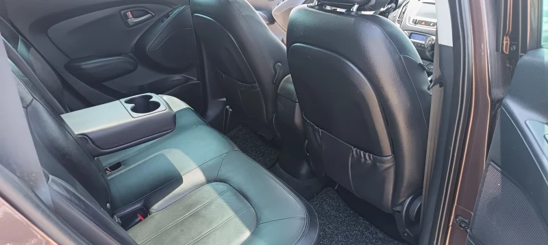 Hyundai IX35 2.0 * 4х4 * Автомат * Панорама * Кожа * Подгрев 4б, снимка 12 - Автомобили и джипове - 50633486