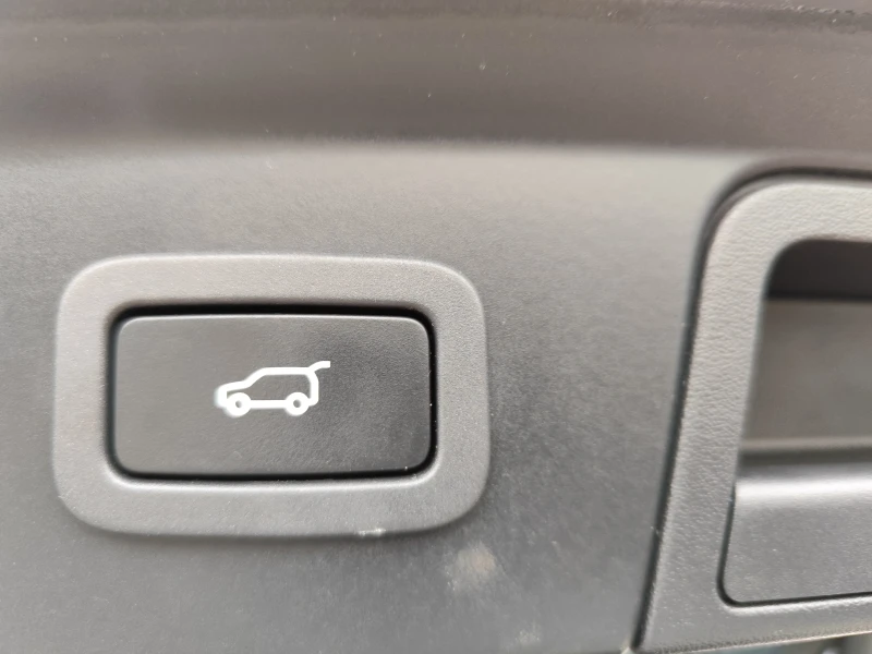 Land Rover Range Rover Velar 2.0D* 4X4* EURO6B* LED* VIRTUAL COCKPIT* , снимка 13 - Автомобили и джипове - 53173369