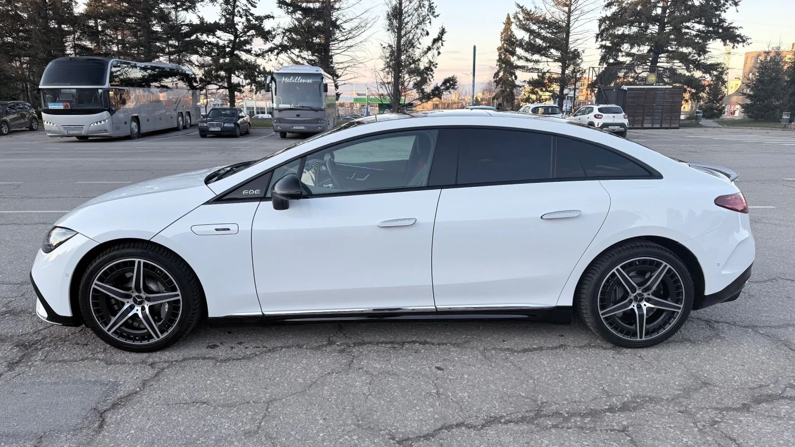 Mercedes-Benz EQE 43 AMG, снимка 3 - Автомобили и джипове - 53700440