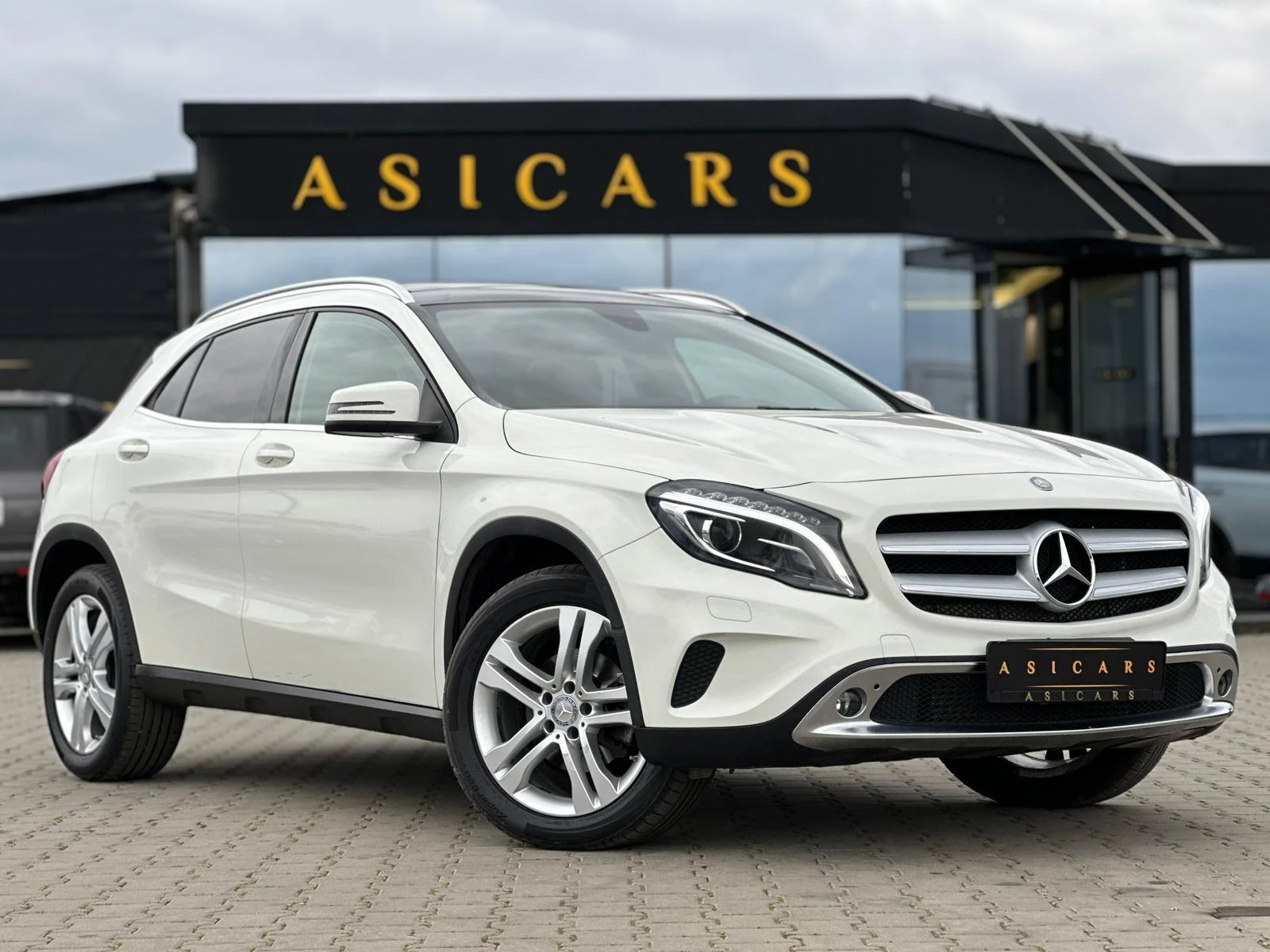 Mercedes-Benz GLA 200 / FULL LED / PANO / KOJA / TOP /, снимка 7 - Автомобили и джипове - 53910139
