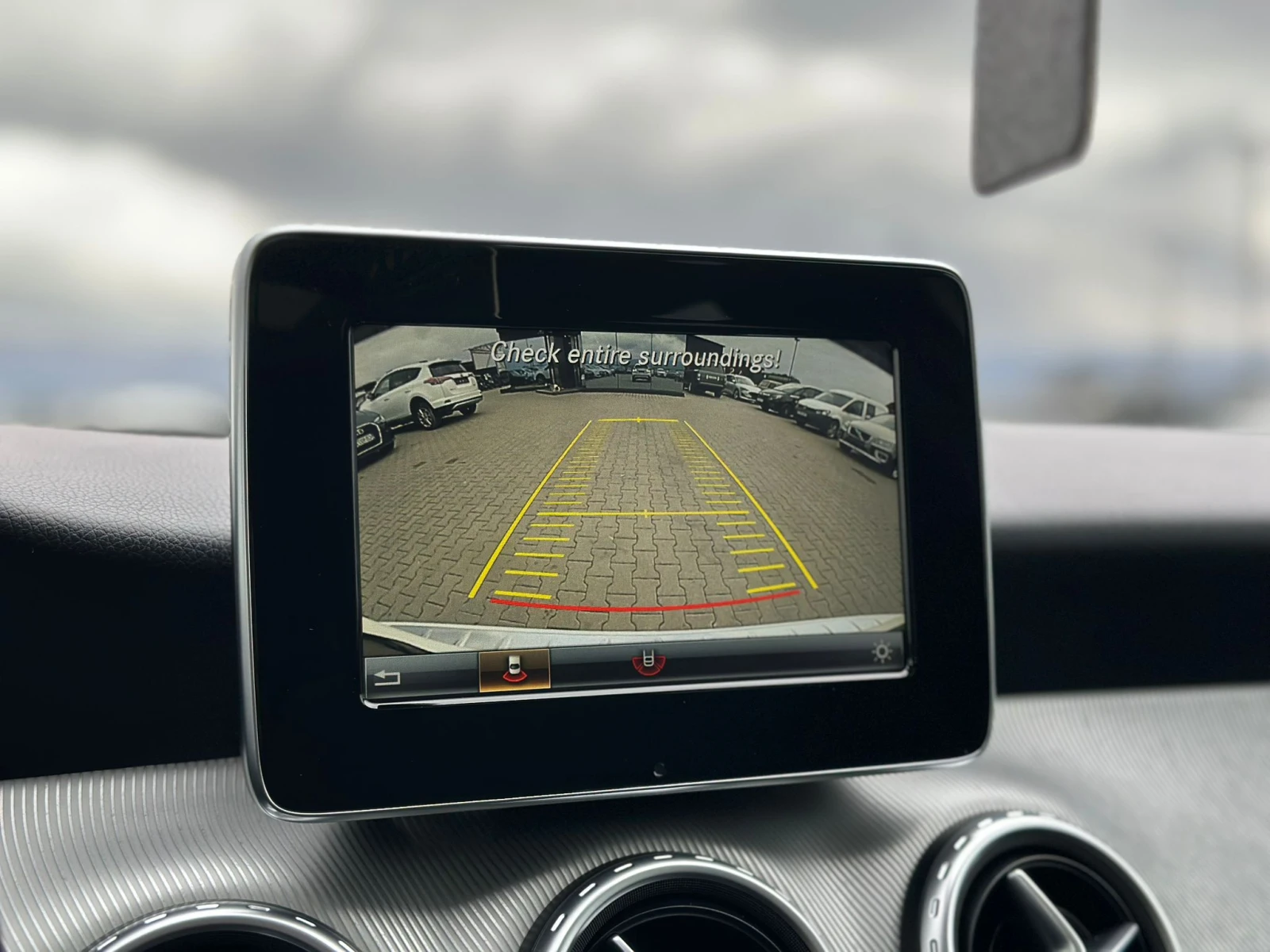 Mercedes-Benz GLA 200 / FULL LED / PANO / KOJA / TOP /, снимка 16 - Автомобили и джипове - 53910139