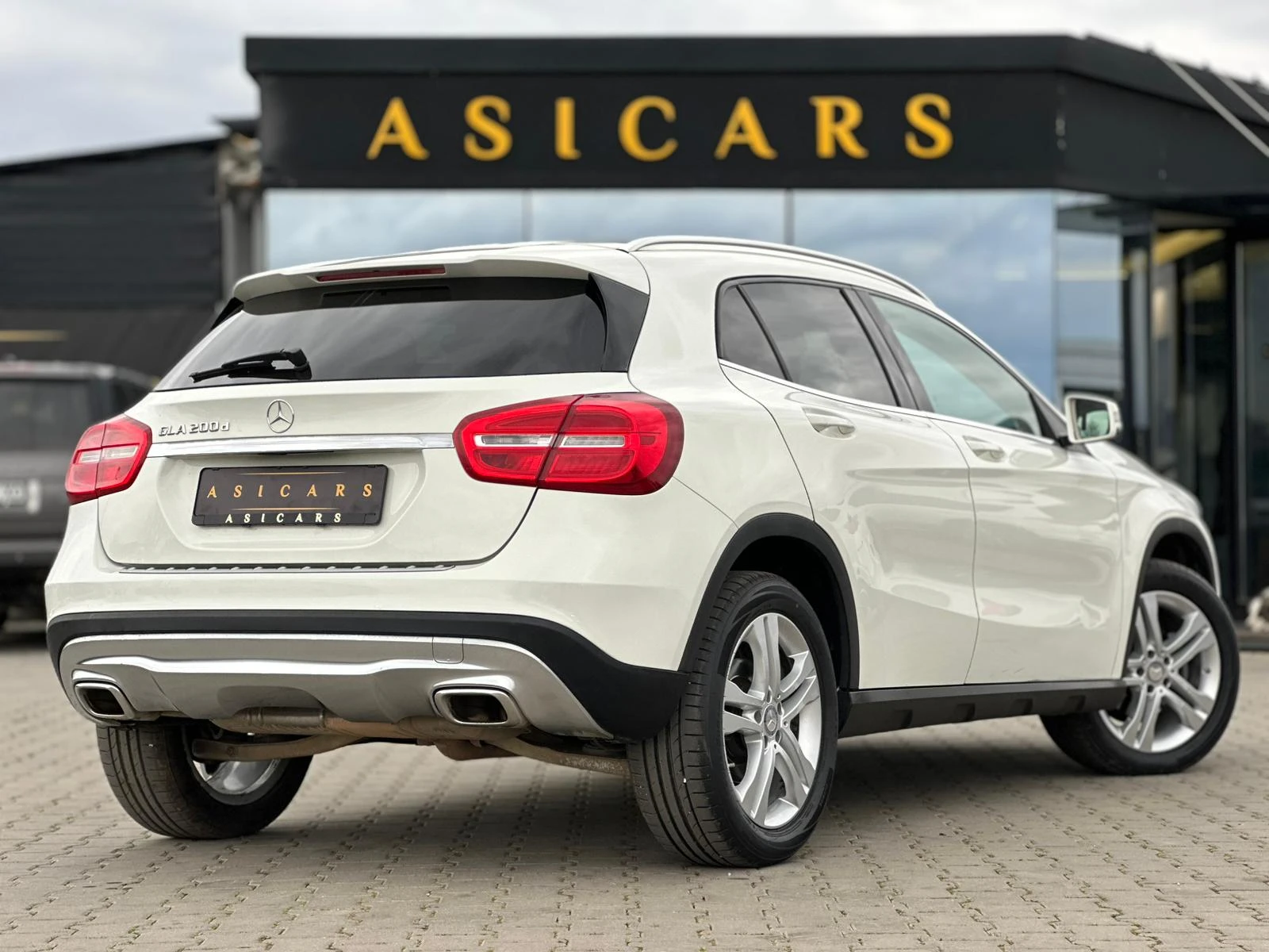 Mercedes-Benz GLA 200 / FULL LED / PANO / KOJA / TOP /, снимка 5 - Автомобили и джипове - 53910139