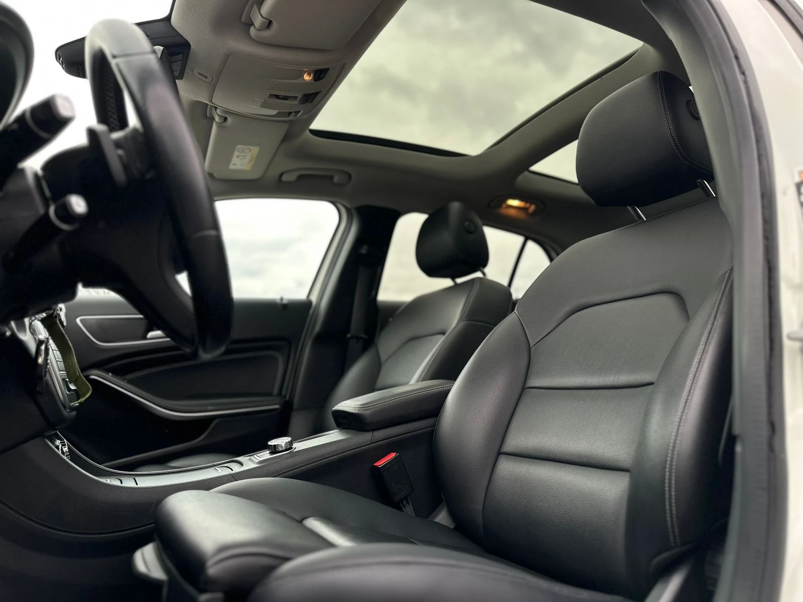 Mercedes-Benz GLA 200 / FULL LED / PANO / KOJA / TOP /, снимка 10 - Автомобили и джипове - 53910139