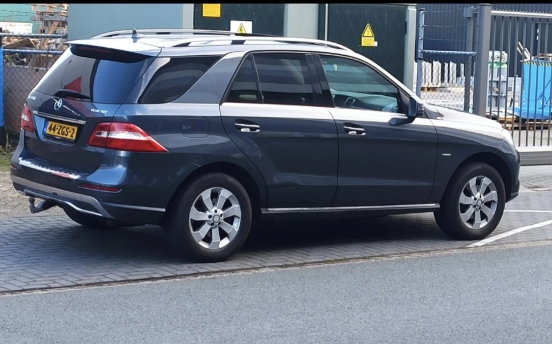 Mercedes-Benz ML 350 Bluetec 4matic, снимка 6 - Автомобили и джипове - 54733389