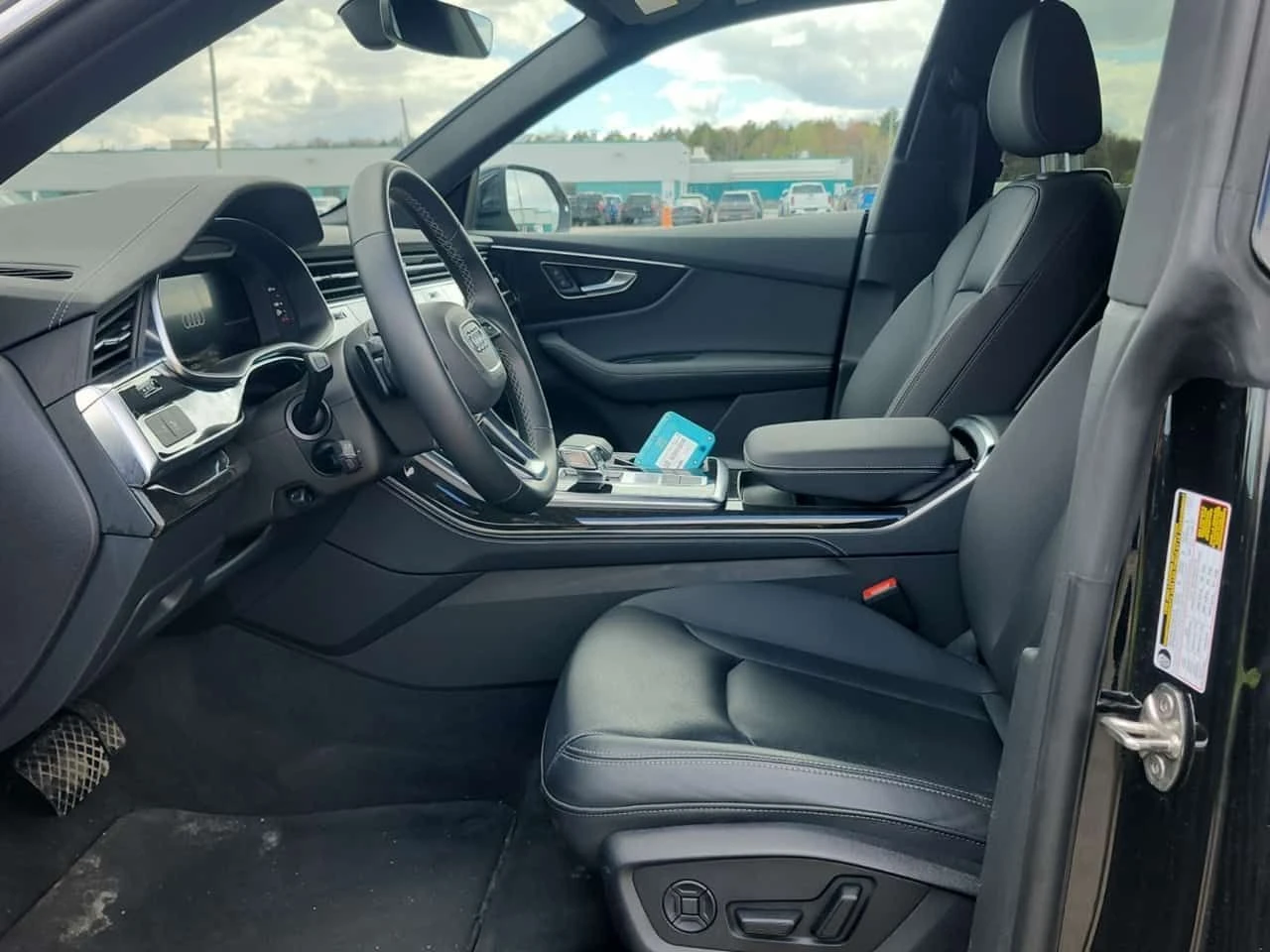 Audi Q8  Progressiv 55 TFSI quattro | DIS | 360 | ОБДУХ , снимка 8 - Автомобили и джипове - 54906961