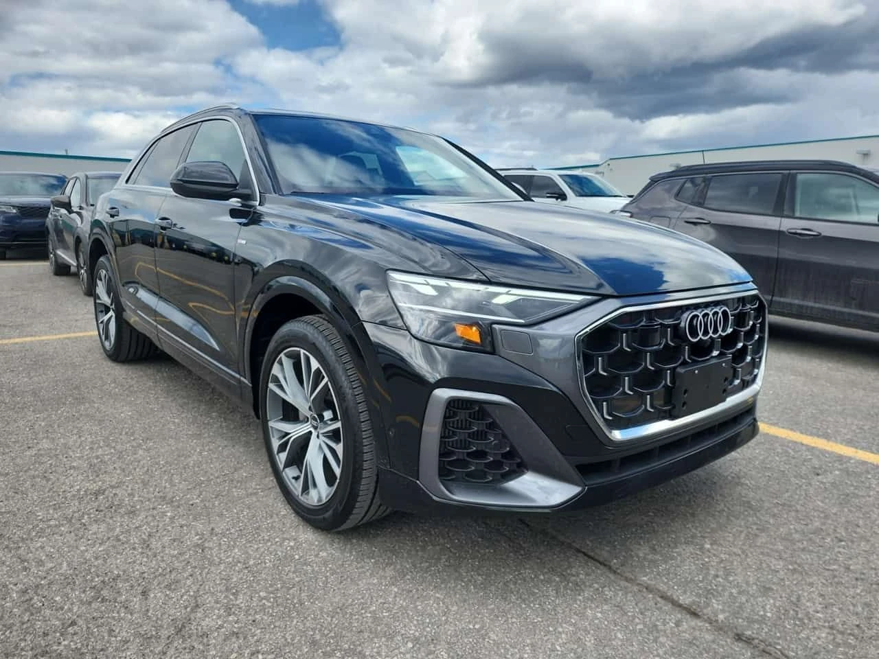 Audi Q8  Progressiv 55 TFSI quattro | DIS | 360 | ОБДУХ , снимка 2 - Автомобили и джипове - 54906961