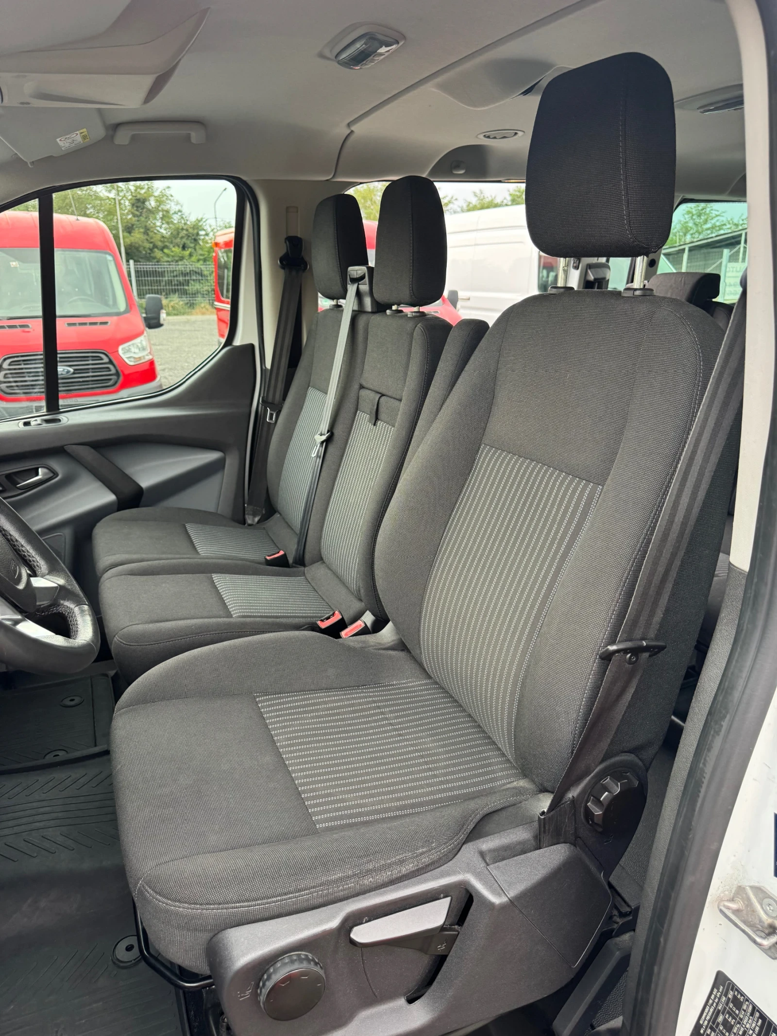 Ford Transit Custom 2.2  TDCi , 9 места, 2x Клима , Сервизна История !, снимка 11 - Бусове и автобуси - 55793387