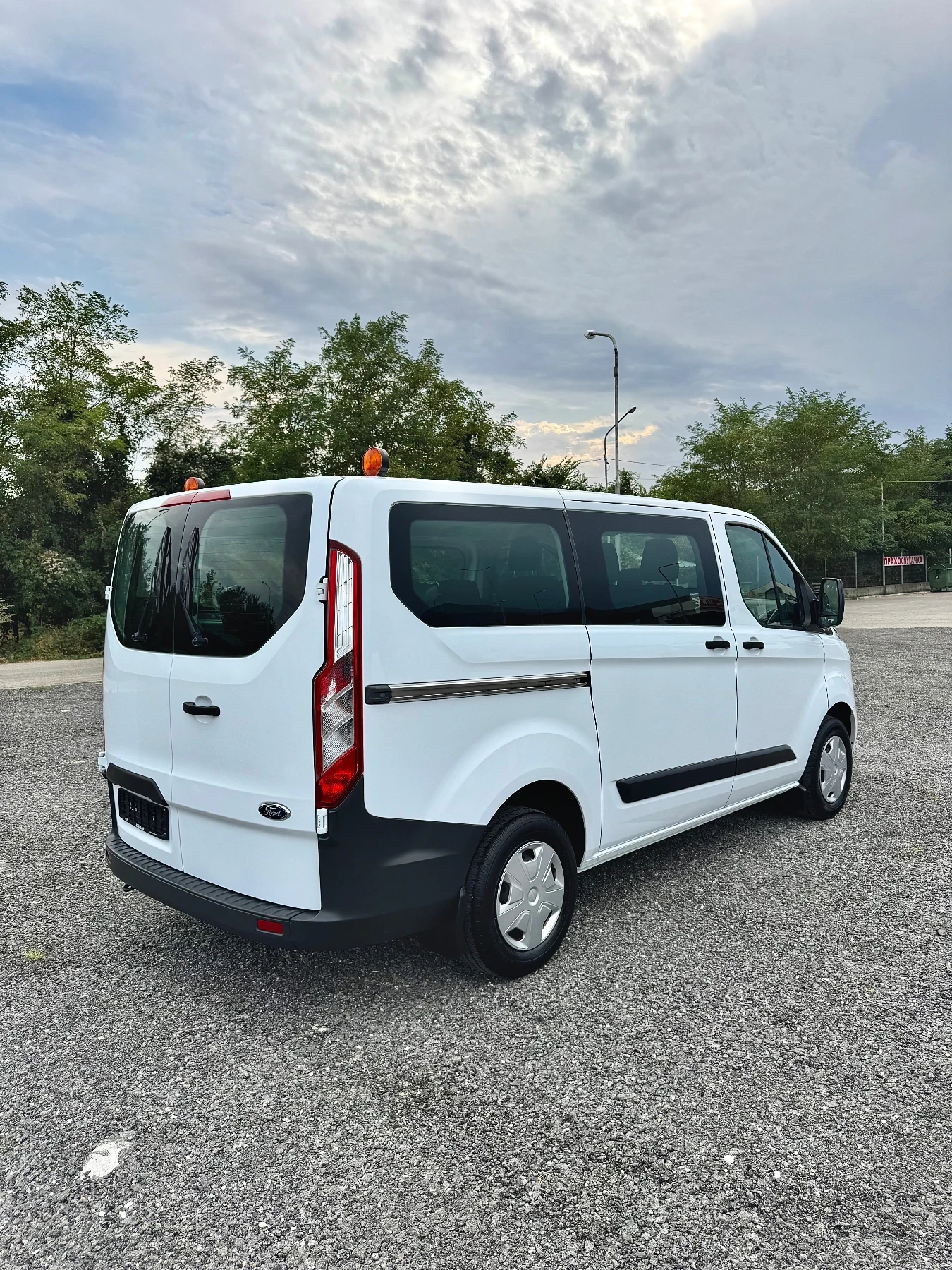 Ford Transit Custom 2.2  TDCi , 9 места, 2x Клима , Сервизна История !, снимка 5 - Бусове и автобуси - 55793387