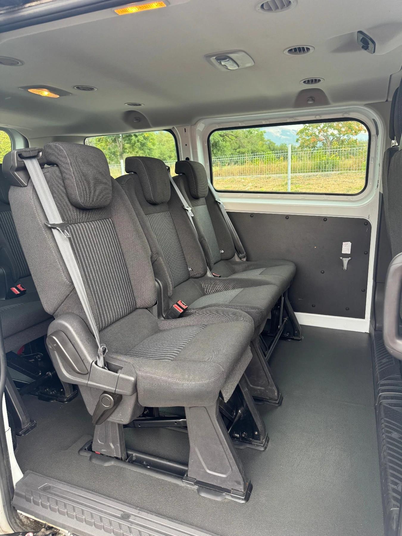 Ford Transit Custom 2.2  TDCi , 9 места, 2x Клима , Сервизна История !, снимка 13 - Бусове и автобуси - 55793387