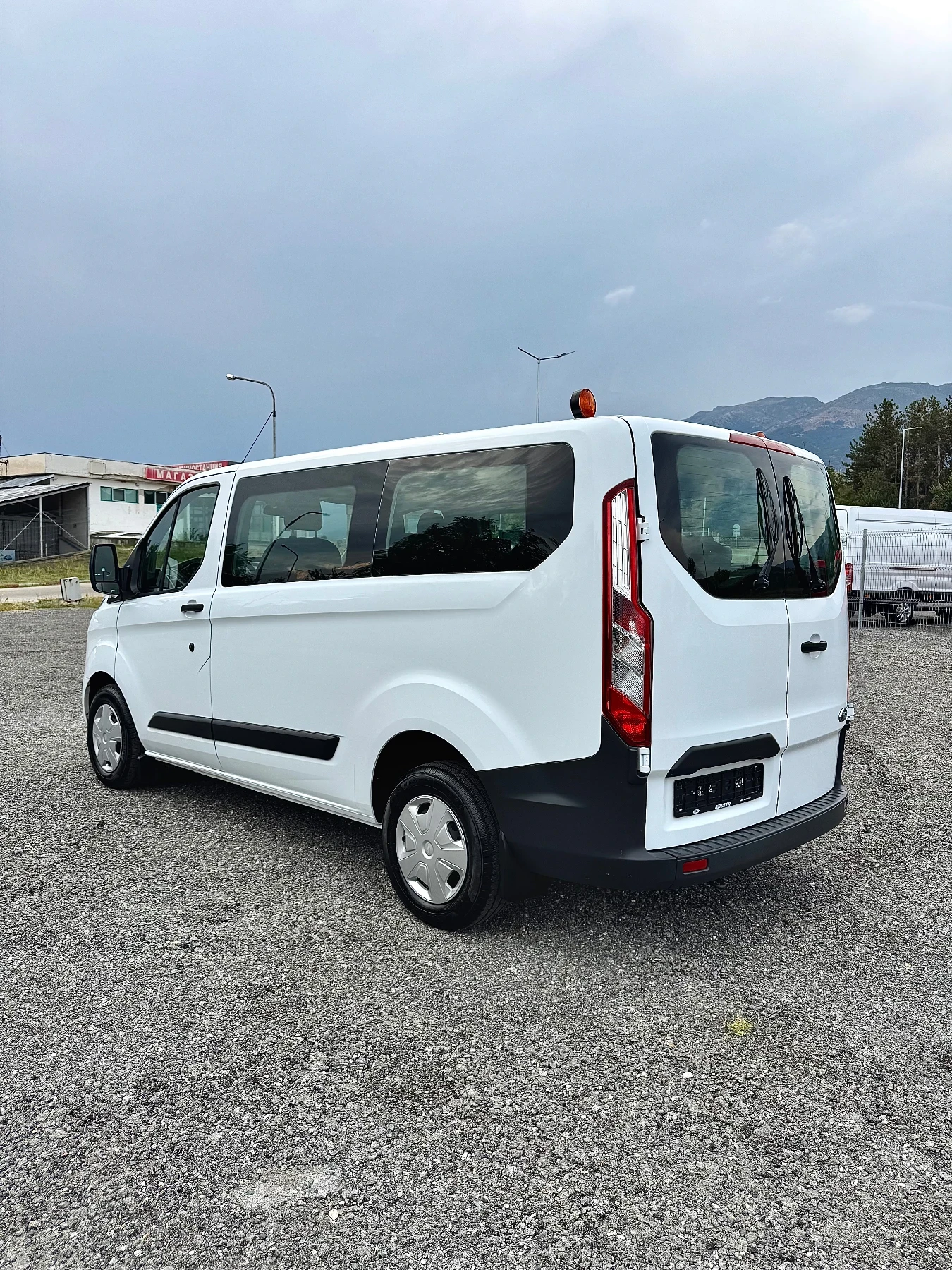 Ford Transit Custom 2.2  TDCi , 9 места, 2x Клима , Сервизна История !, снимка 4 - Бусове и автобуси - 55793387