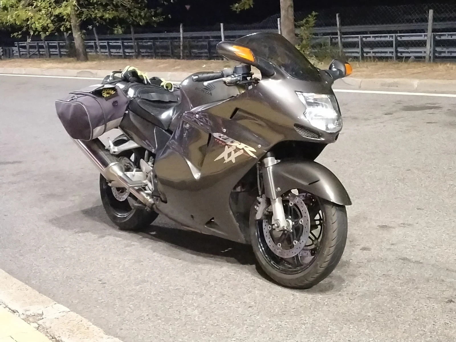 Honda Cbr 1100 XX Super Blackbird - изображение 2