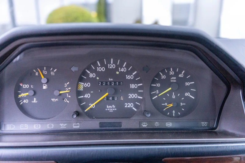 Mercedes-Benz 124 300D Автоматик, снимка 11 - Автомобили и джипове - 48216222