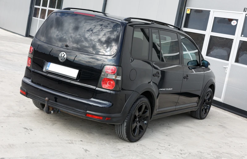 VW Touran 2.0 TDI, снимка 2 - Автомобили и джипове - 52089880