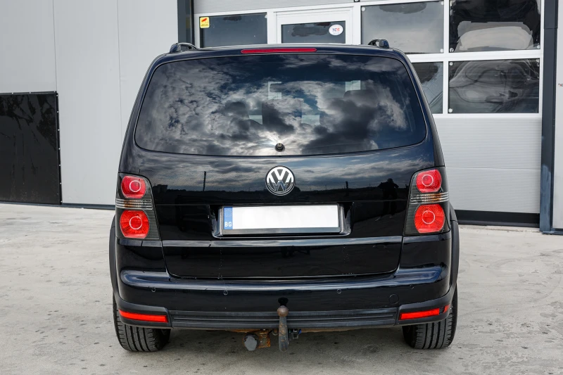 VW Touran 2.0 TDI, снимка 3 - Автомобили и джипове - 52089880