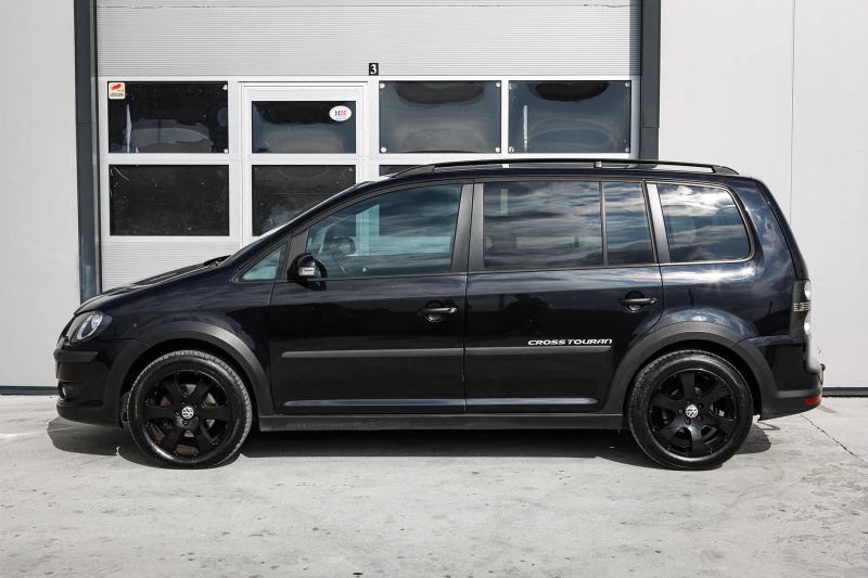 VW Touran 2.0 TDI, снимка 4 - Автомобили и джипове - 52089880