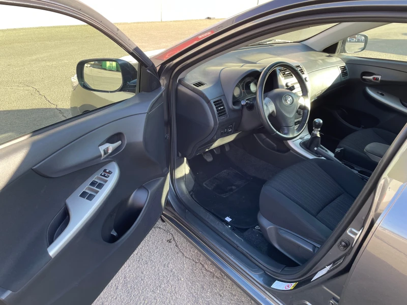 Toyota Corolla 2.0 D-4D, снимка 9 - Автомобили и джипове - 52882928