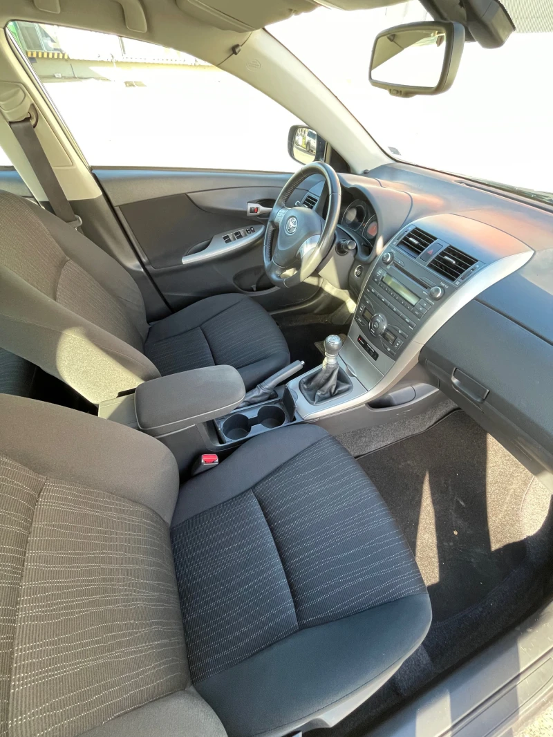 Toyota Corolla 2.0 D-4D, снимка 16 - Автомобили и джипове - 52882928