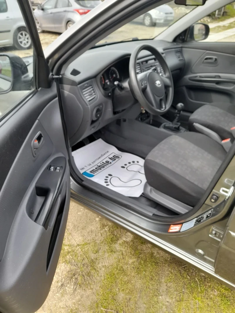 Kia Rio 1.4 бензин, снимка 9 - Автомобили и джипове - 53285098