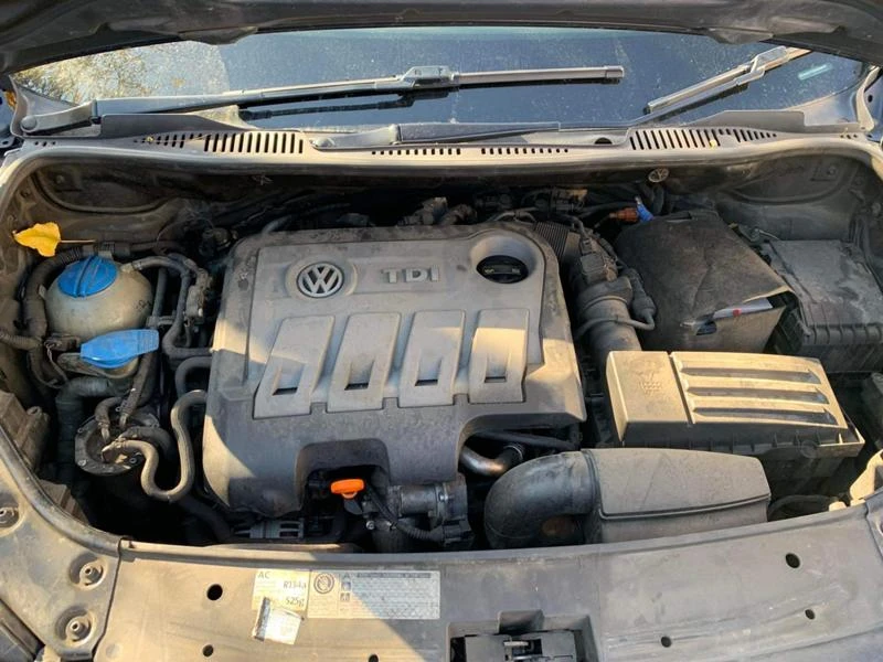 VW Touran 1.6d 105hp., снимка 5 - Автомобили и джипове - 41989622