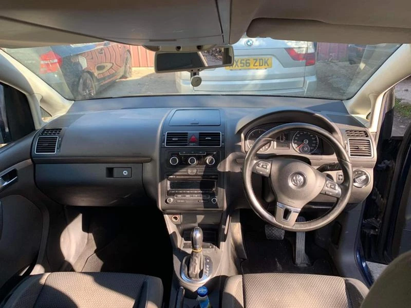 VW Touran 1.6d 105hp., снимка 7 - Автомобили и джипове - 41989622